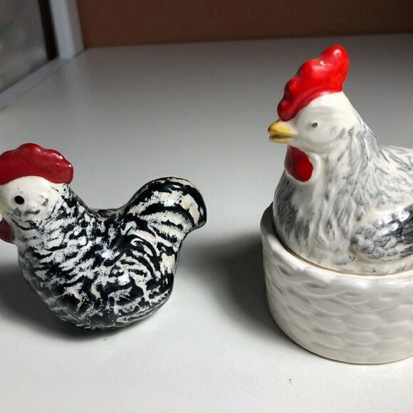 🛒 $6 - Chicken Salt & Pepper Shaker set on the Nest #0136 - Picture 2 of 6